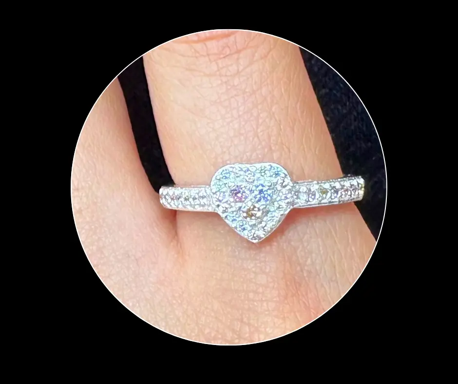 Anillo_circonia_multicolor_tonos pasteles_Corazón (8 1/2)