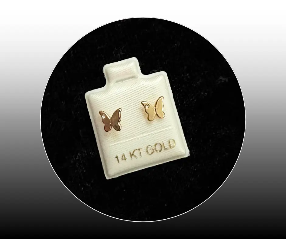 Broquel_Oro 14K_Mariposa lisa con circonia en una ala