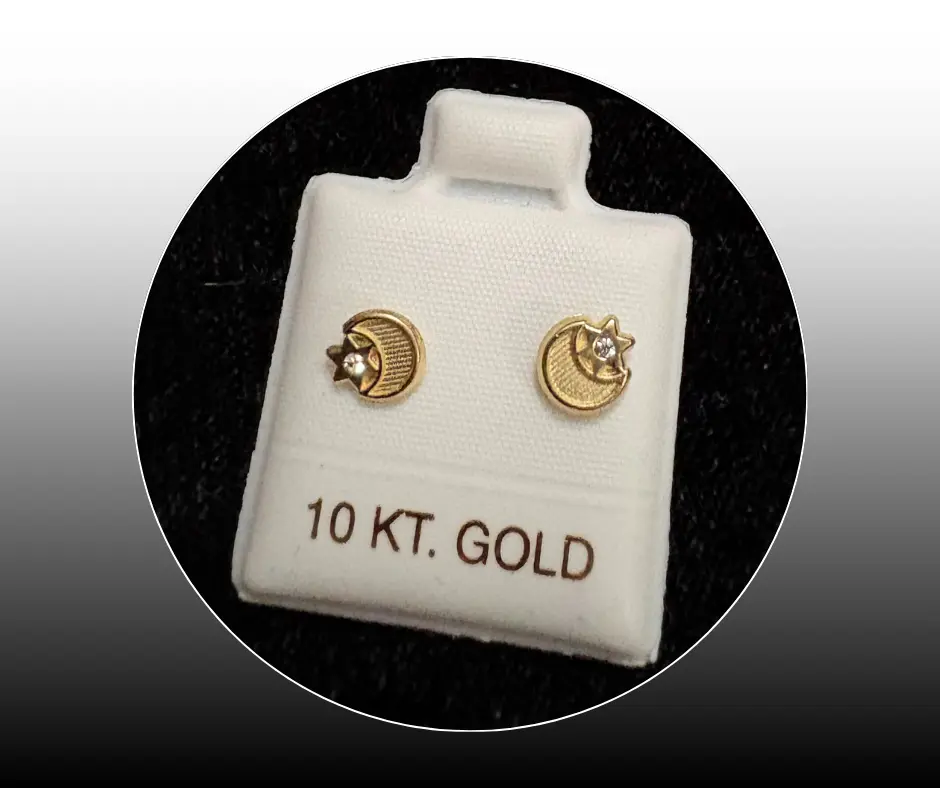 Broquel_Oro 10K_ Luna con estrella con mini circonia incrustada