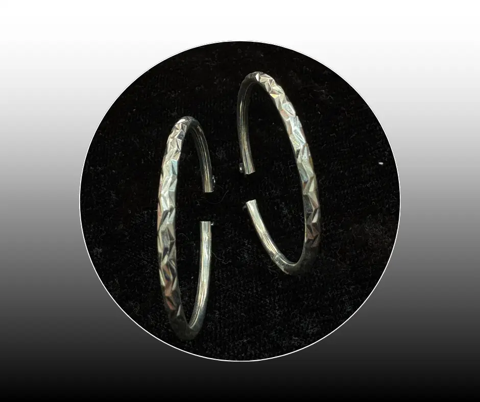 [ARR-281] Arracada_DiamanV_M_(Diámetro 3 cm)