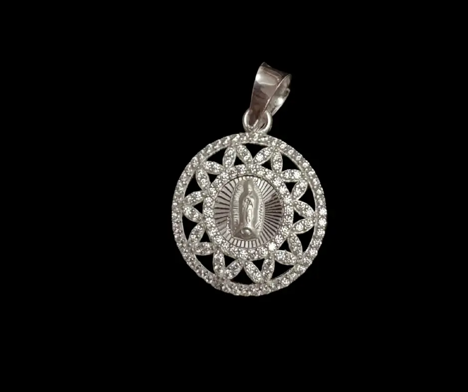 [VIR-1300] Virgen de Guadalupa_circonia incrustada_resplando flor_ Diámetro 2 cm