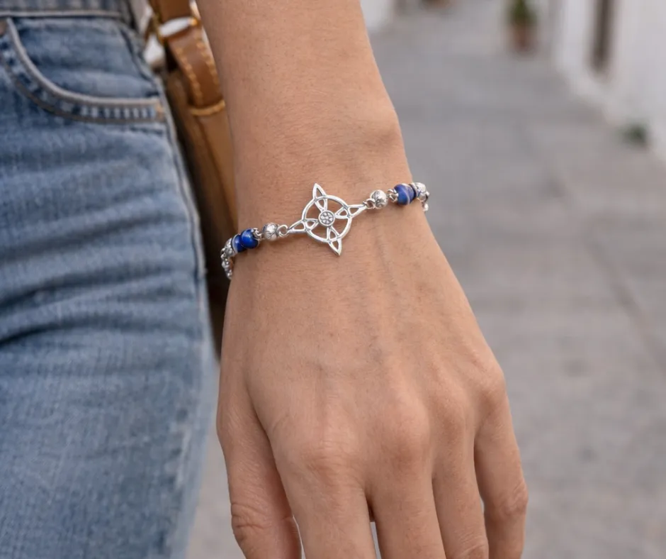 [PUL-1110] Pulsera  ojo turco azul, bola azucarada y nudo de bruja