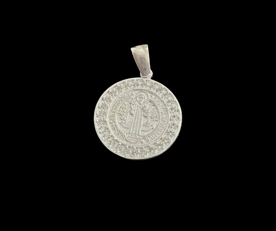 Medalla con circonia incrustada_ San Benito/San Judas_ Diámetro 2.5 cm (San Benito)