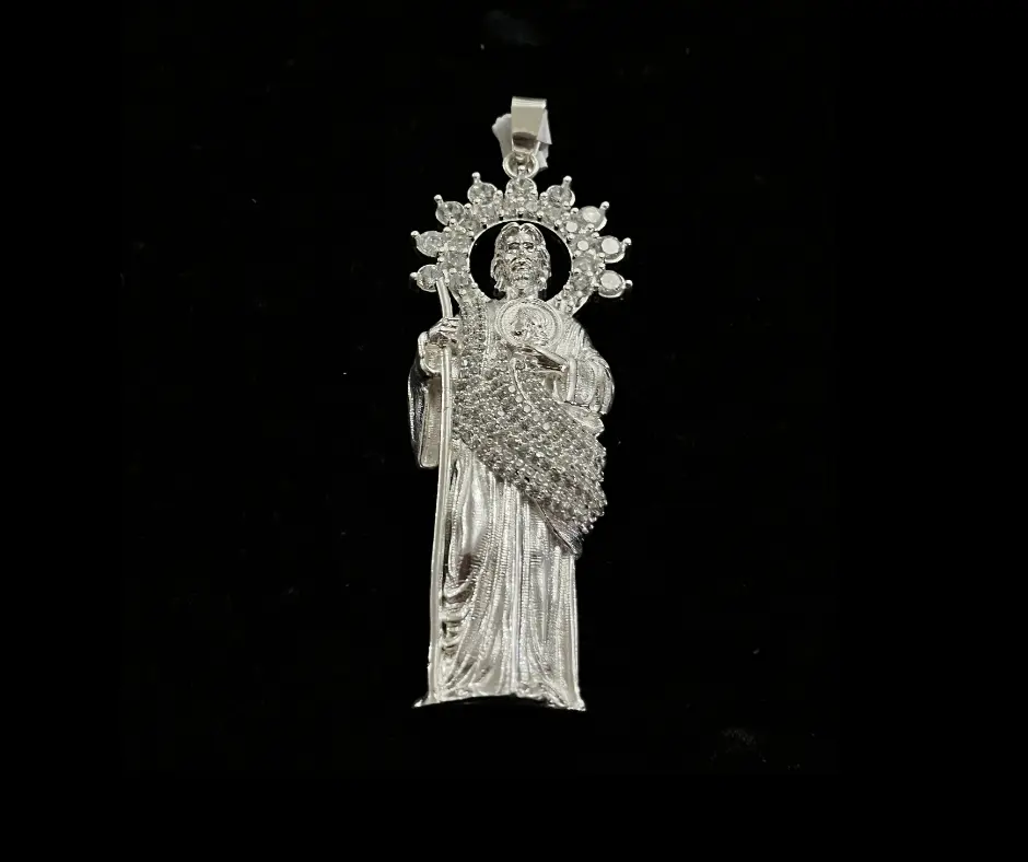 Dije circonia incrustada_San Judas Tadeo manto blanco_ G, 8.5 cm