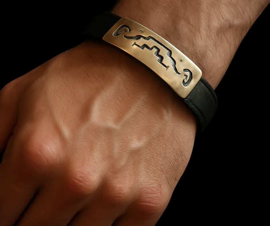 [BR-2] Brazalete de piel_Placa grecas