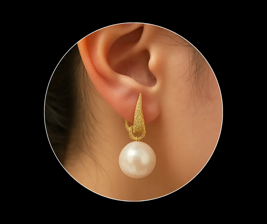 [ARE-218] Arete brillo con perla dorado