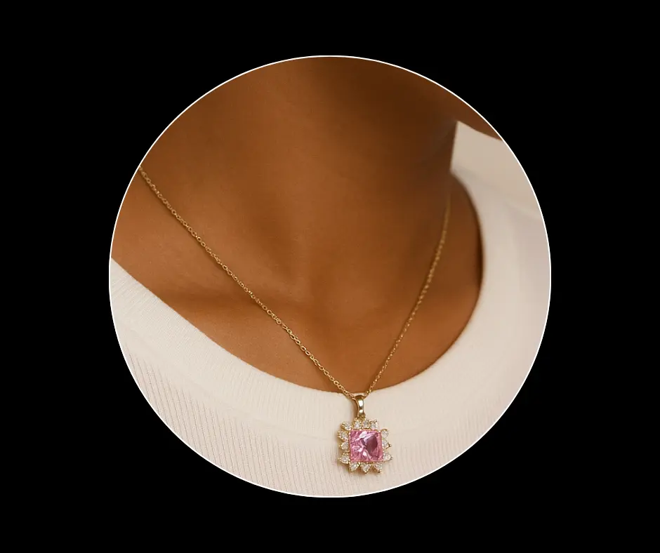 Collar cuadrado rosa