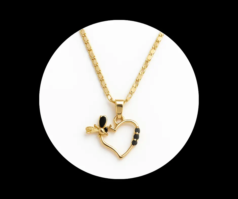 Collar corazón con mariposa tres puntos