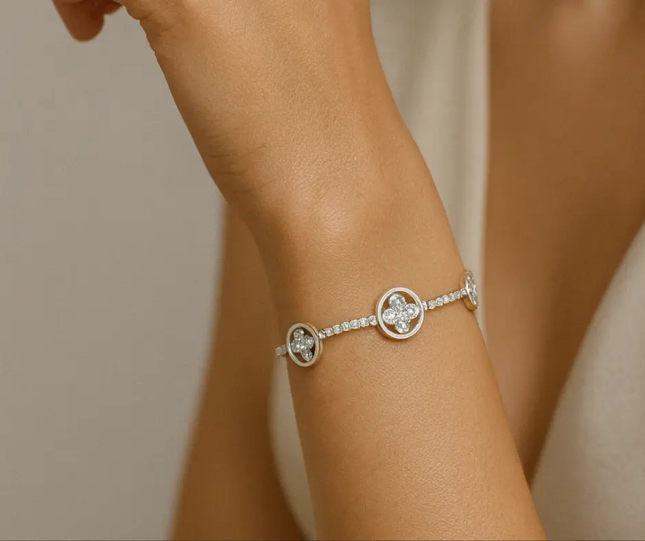 Pulsera circonia incrustada, flor trébol  (ajustable)