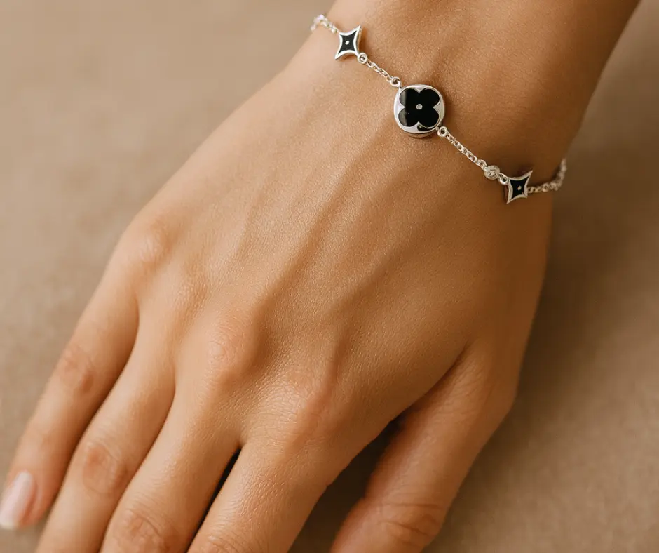 Pulsera circonia incrustada, flor & estrella black  (ajustable)