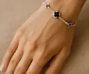 Pulsera circonia incrustada, flor & estrella black  (ajustable)