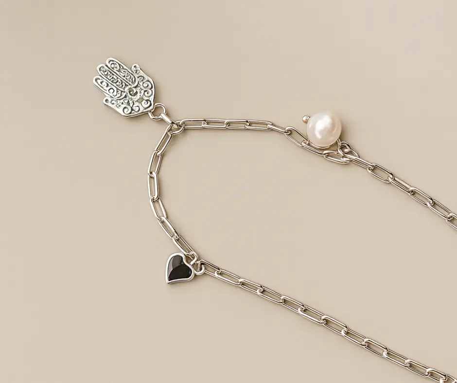 [PUL-1135] Pulsera circonia incrustada, Mano de Fátima, perla & corazón (ajustable)