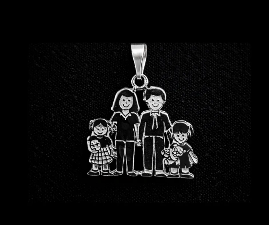 Dije familia con niño y niña