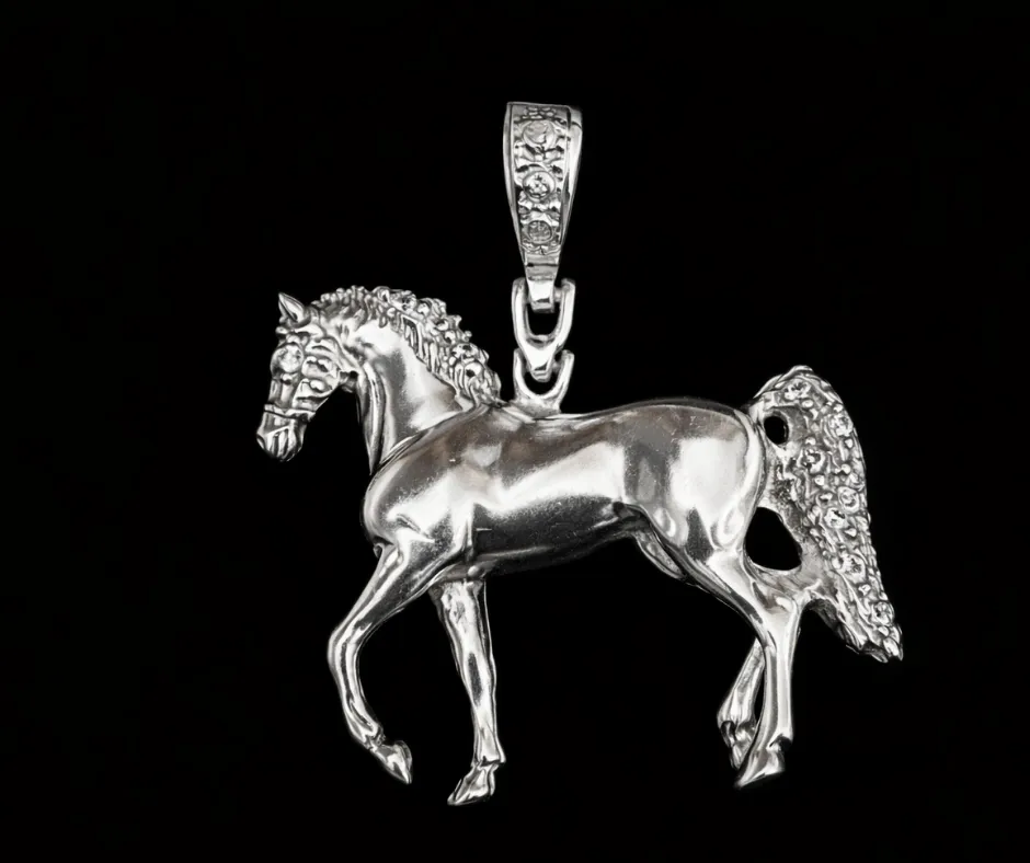 [DIJ-729] Dije Caballo galopando con circonia incrustada 4.5 cm de ancho, 5 cm de ancho