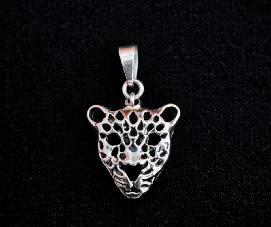 Dije Jaguar rostro