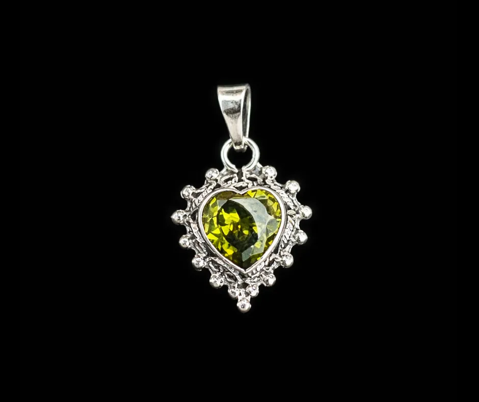 Dije Corazón realeza circonia verde