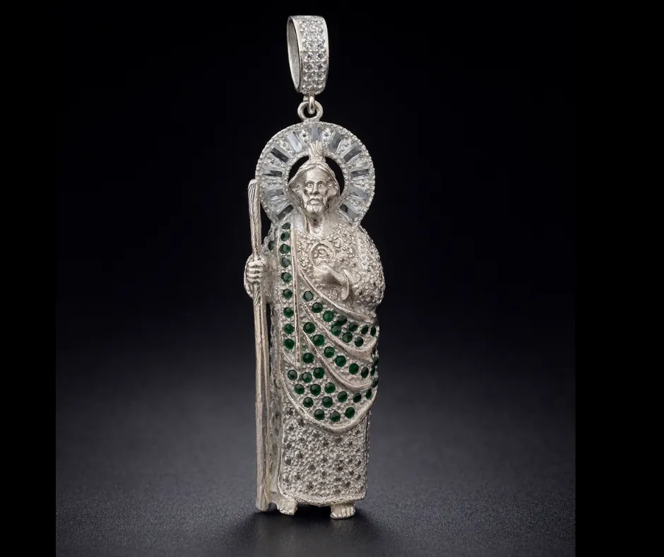[DIJ-881] Dije circonia incrustada_San Judas Tadeo manto verde_ circonias blancas 5.5 cm
