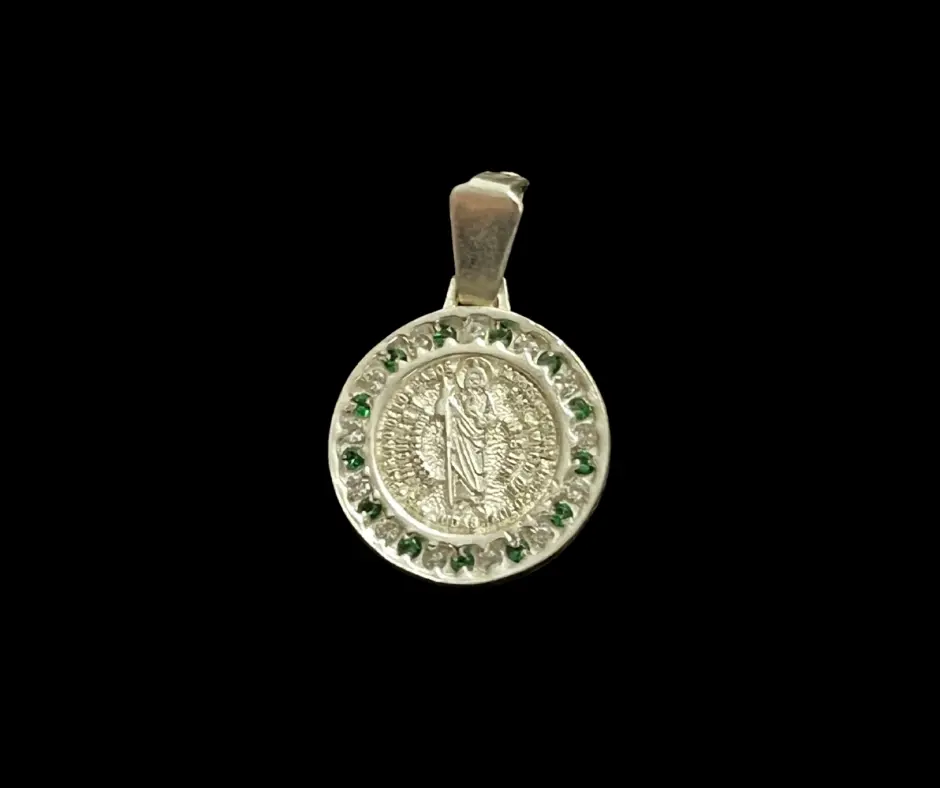 Medalla con circonias incrustadas_ San Judas Tadeo_ circunferencia verde_mini