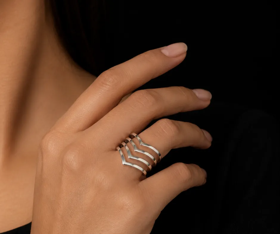 Anillo tres v (NEW)