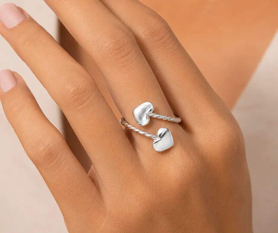 Anillo liso Abrazo Corazón / Flecha cúpido ajustable