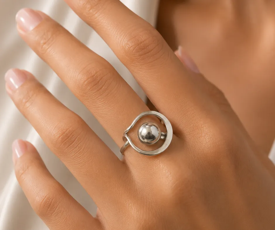 Anillo liso Círculo con bola al centro