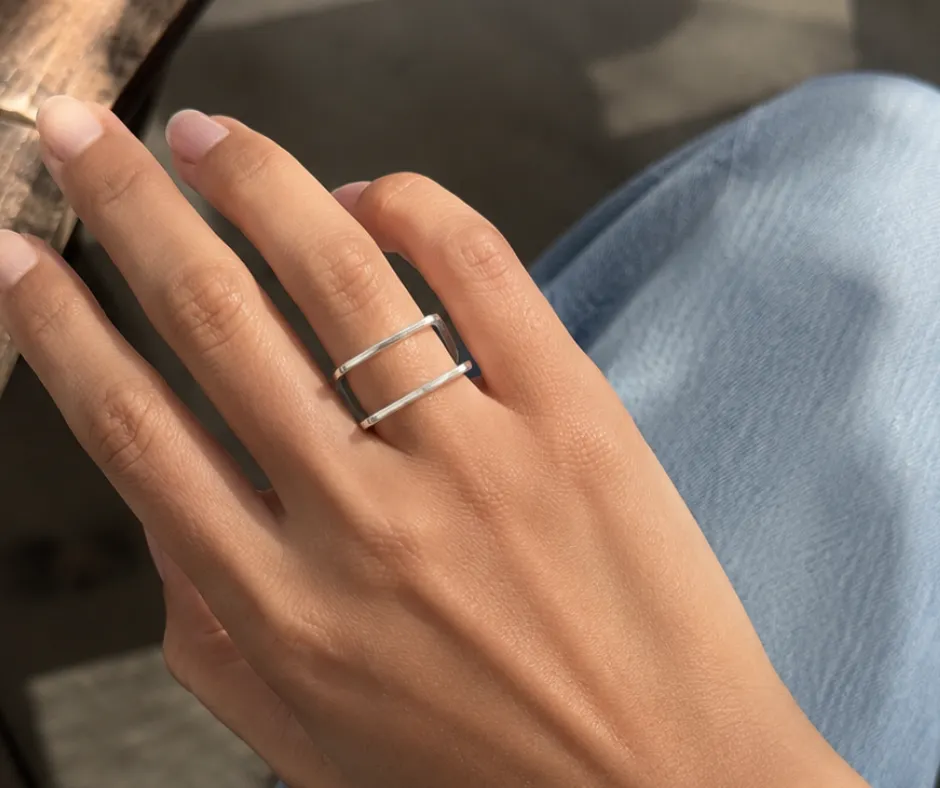 Anillo liso Cuadrado a dos líneas