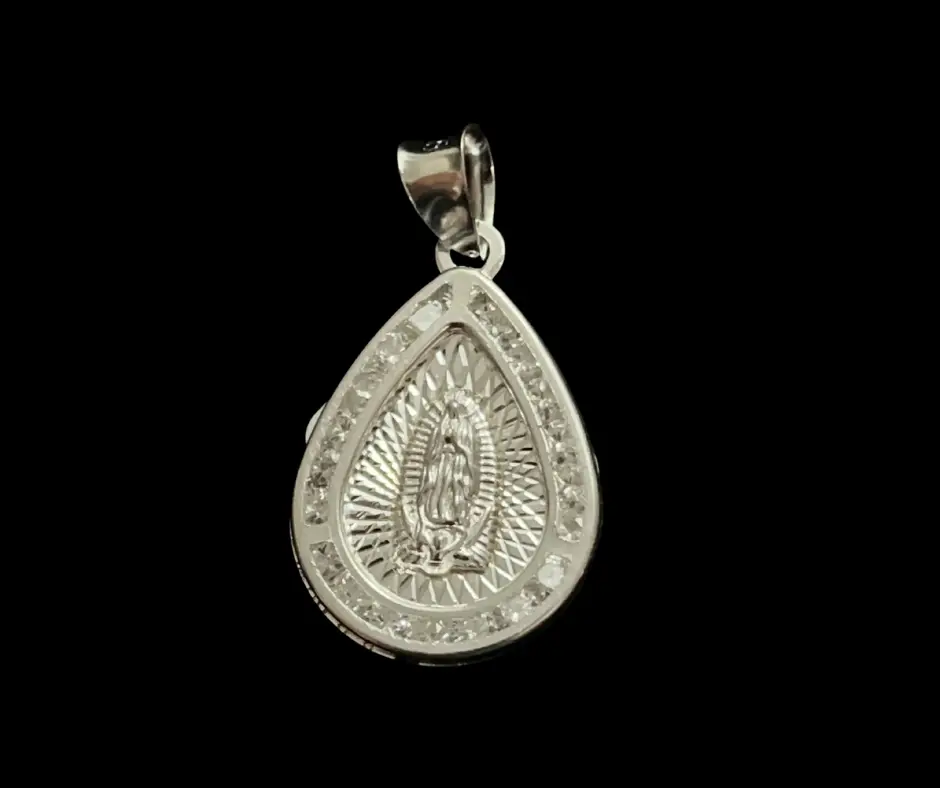 Medalla con circonia incrustada_ Virgen de Guadalupe_Gota_ 2.5 cm