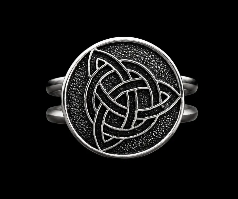 Anillo liso Triqueta tatto