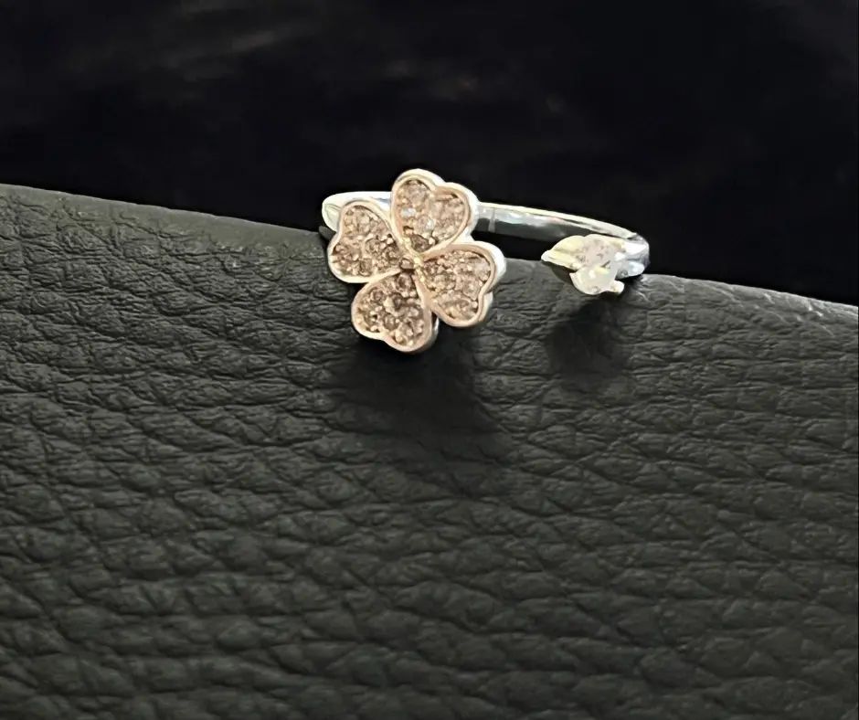 Anillo giratorio_ ajustable_antiestres_Trébol