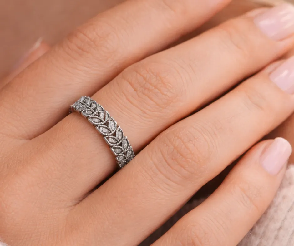 Anillo pandora_ circonia incrustada_modelo hoja en churumbela_talla #7