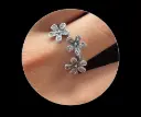 Anillo pandora_ circonia incrustada_modelo tres flores_talla #6