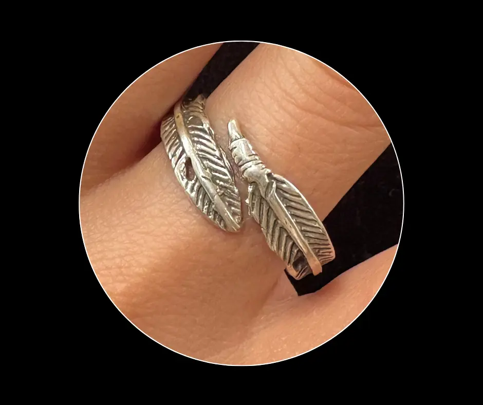 [ANI-190] Anillo_liso_plumas_ajustable