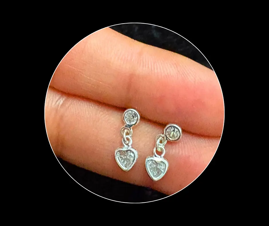 Broquel_Corazón colgante en circonia _broche de bolita (Blanco)