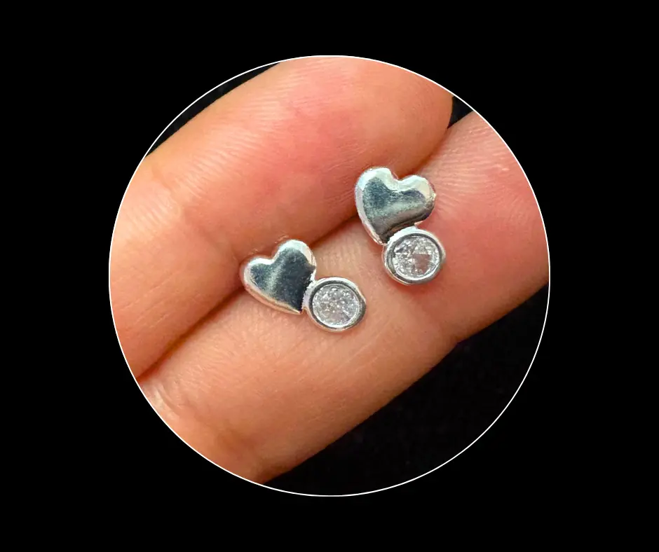 Broquel_Corazón_Oso_Estrella_ Punto en circonia _broche de bolita (Corazón)