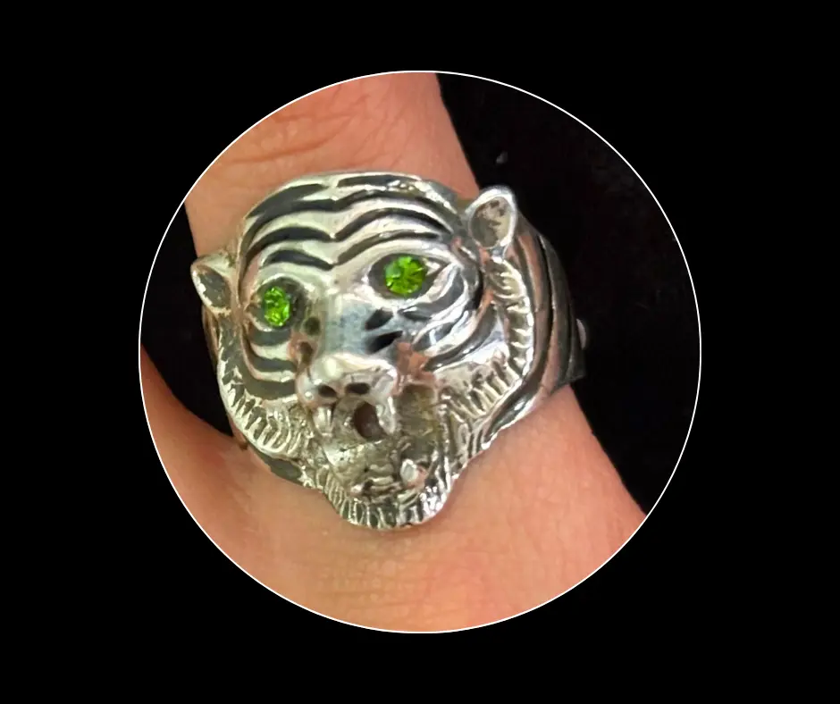 Anillo_cera_Tigre Ojos circonia verde