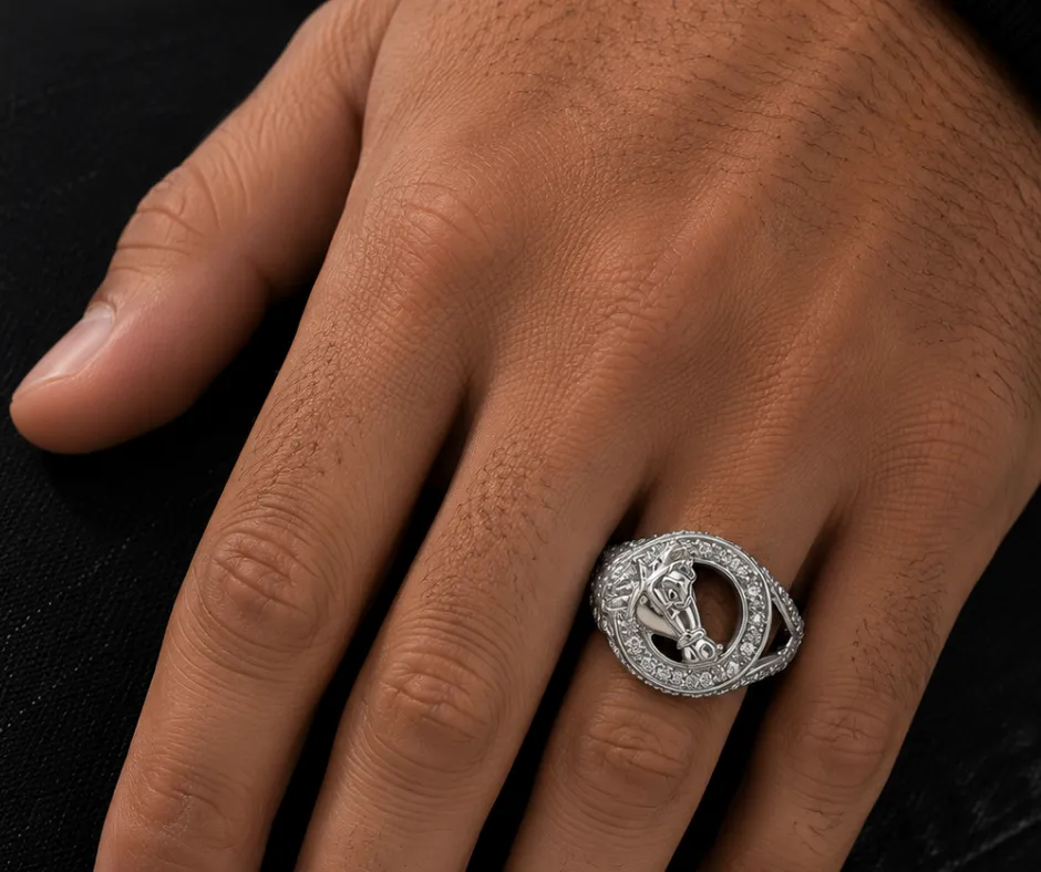 Anillo_Circonia Herradura con caballo (ANI-133)