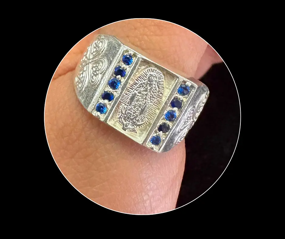 [ANI-141] Anillo_circonia_Virgen de Guadalupe_cubo_circonia azul