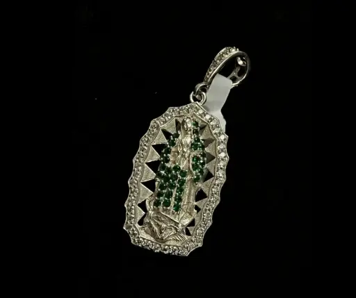 Dije circonia incrustada_ Virgen de Guadalupe manto circonia verde con aureola circonias blancas_4.5 cm