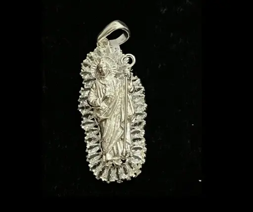 Dije circonia incrustada_ San Judas Tadeo aureola en circonias cúbicas blancas_ 5 cm