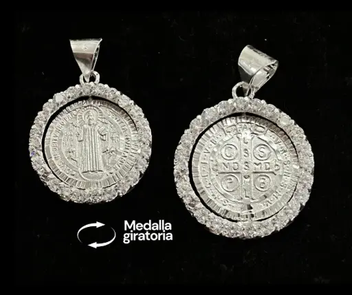 Medalla con circonia incrustada_ San Benito_ Giratoria_ Diámetro 2.5 cm