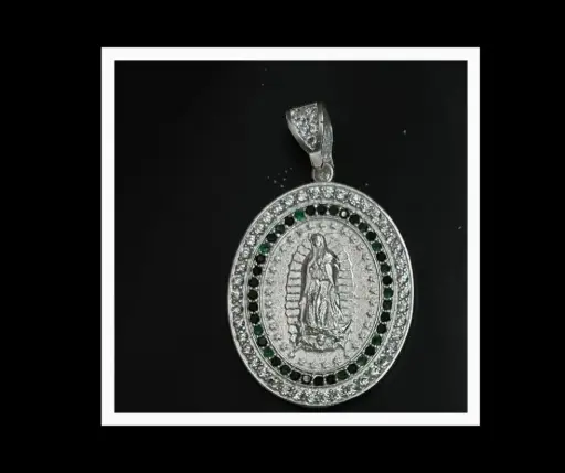 Medalla circonia incrustada_ Virgen de de Guadalupe_ Ovalada_ 4 cm_Verde