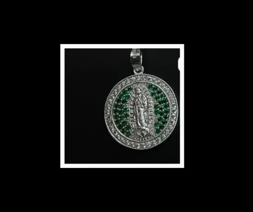 Medalla circonia incrustada_ Virgen de de Guadalupe_ tamaño moneda de 1 peso_verde