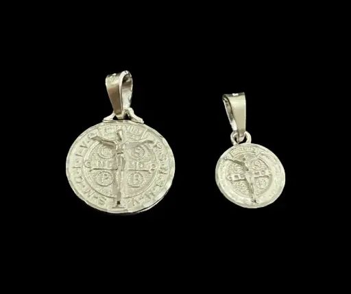 Medalla San Benito_ con cristo tradicional _ Ch