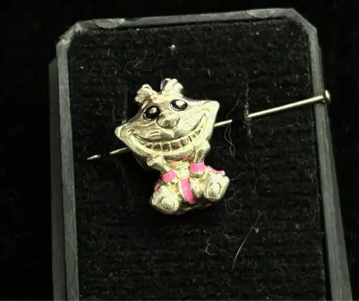 Charm_Gato feliz outfit rosa