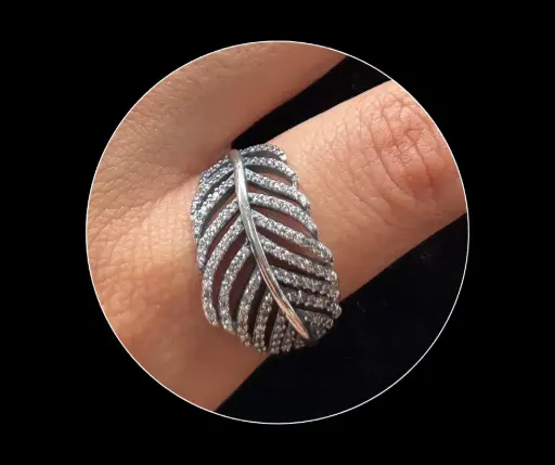 Anillo pandora_ circonia incrustada_modelo hoja_talla #7