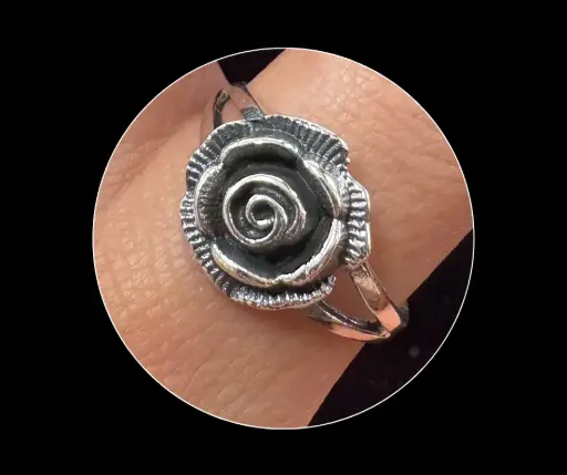 Anillo_liso_rosa_petalos abiertos
