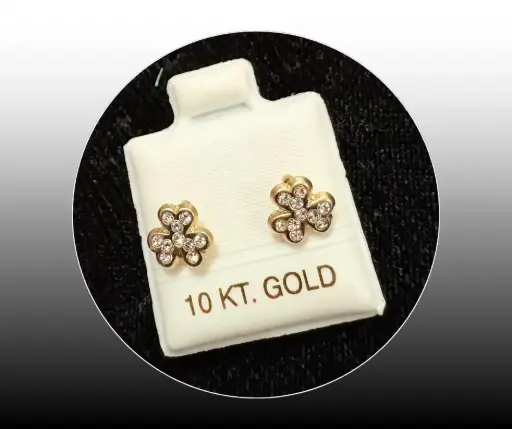 Broquel_Oro 10K_ Trébol de la suerte con circonia incrustada